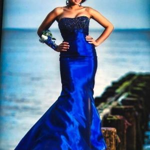 Royal blue beautiful Cherri Hill gown. Size 2, mermaid style.